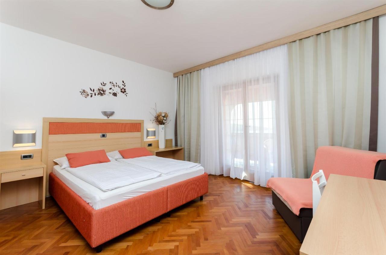 Apartments Mirjana B Лопар Екстериор снимка