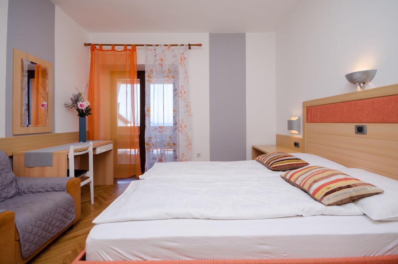 Apartments Mirjana B Лопар Екстериор снимка