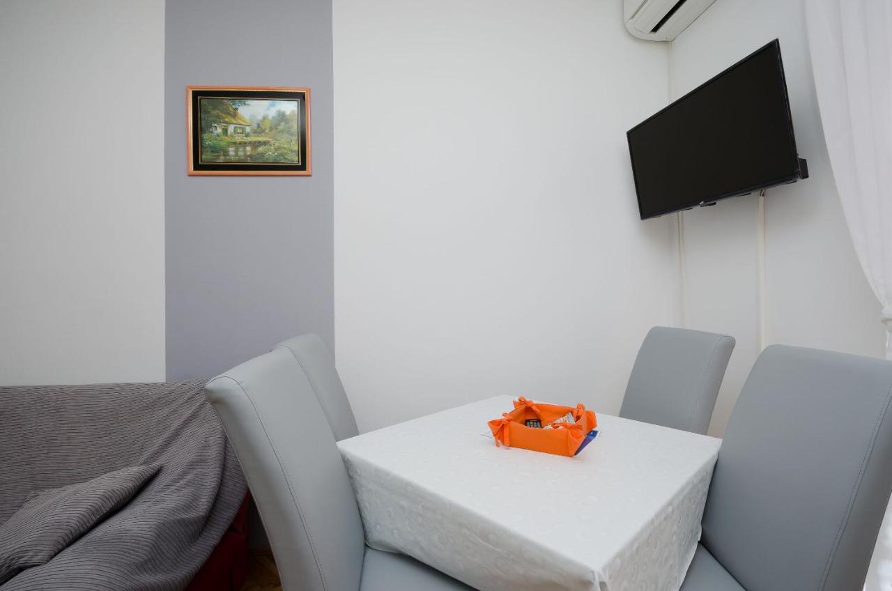Apartments Mirjana B Лопар Екстериор снимка