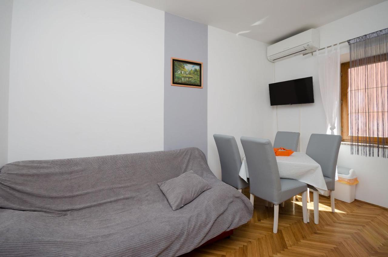 Apartments Mirjana B Лопар Екстериор снимка