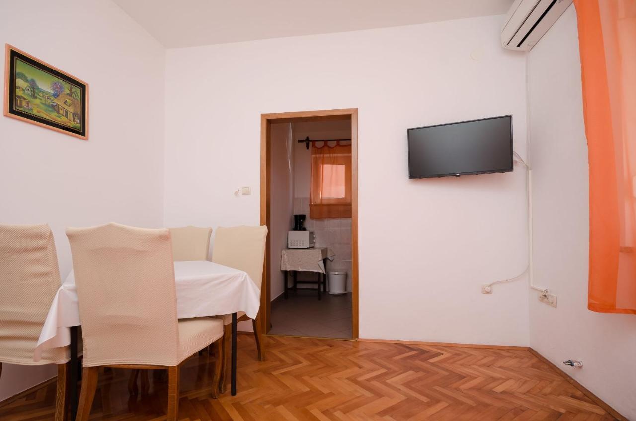 Apartments Mirjana B Лопар Екстериор снимка