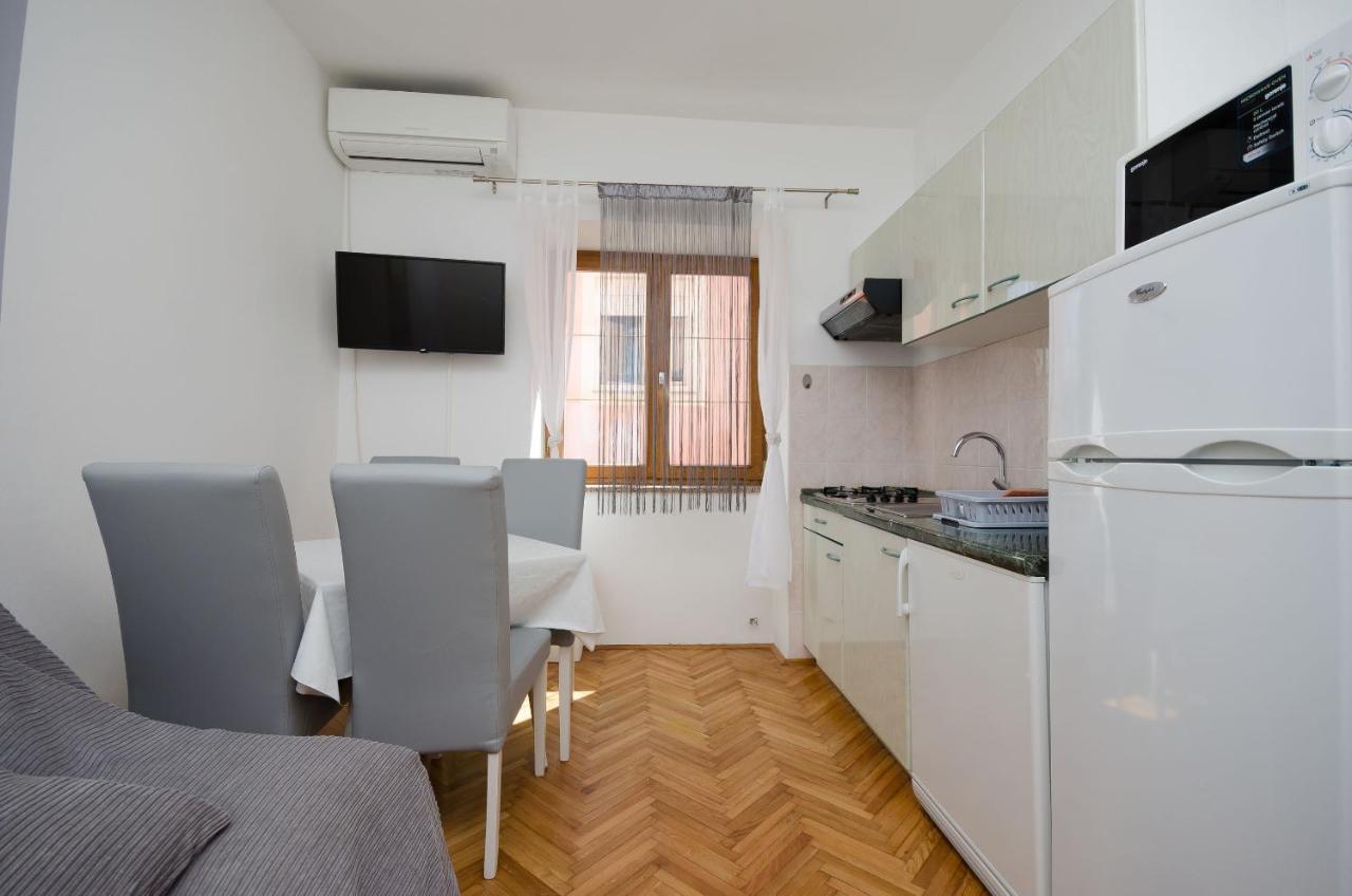 Apartments Mirjana B Лопар Екстериор снимка