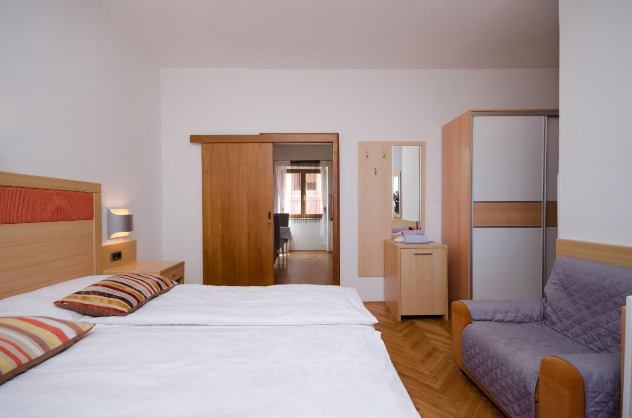 Apartments Mirjana B Лопар Екстериор снимка