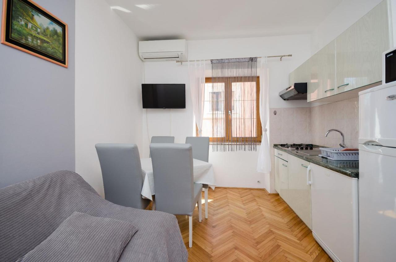 Apartments Mirjana B Лопар Екстериор снимка